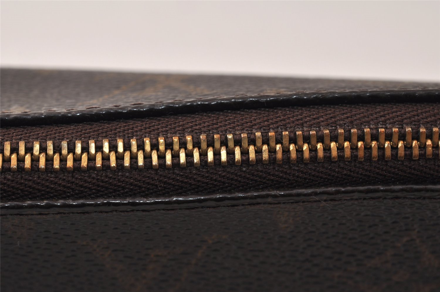 Authentic Louis Vuitton Monogram Pochette Accessoires Shoulder Cross Pouch 4667K