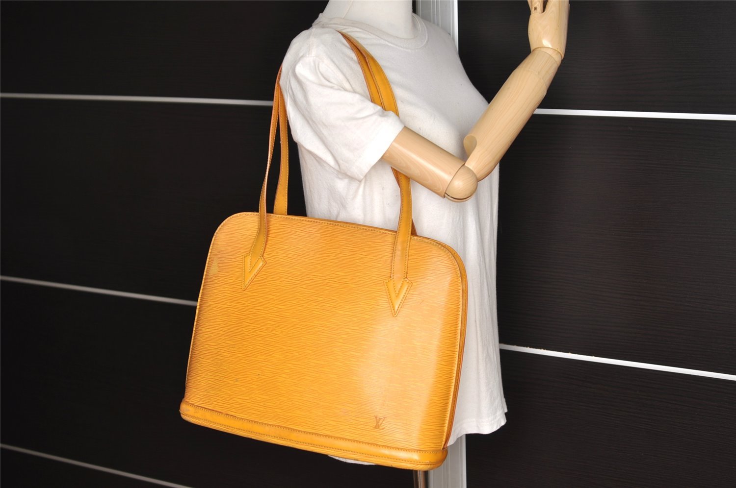 Authentic Louis Vuitton Epi Lussac Shoulder Tote Bag Yellow M52289 LV 4675J