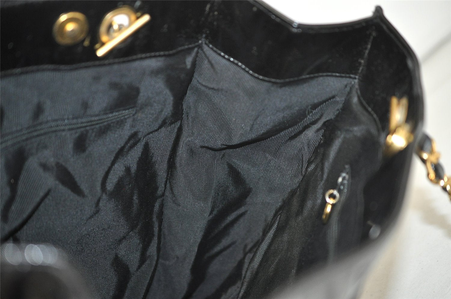 Authentic CHANEL Vintage CC Logo Chain Shoulder Tote Bag Enamel Black 4676K