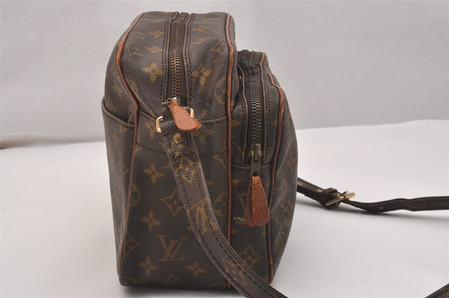 Authentic Louis Vuitton Monogram Nile Shoulder Cross Body Bag Old Model LV 4679J