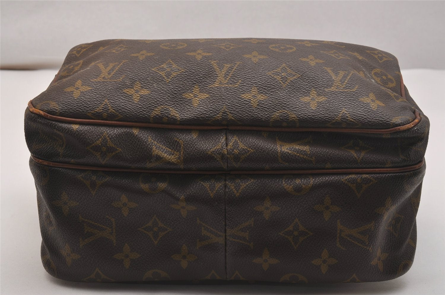 Authentic Louis Vuitton Monogram Nile Shoulder Cross Body Bag Old Model LV 4679J