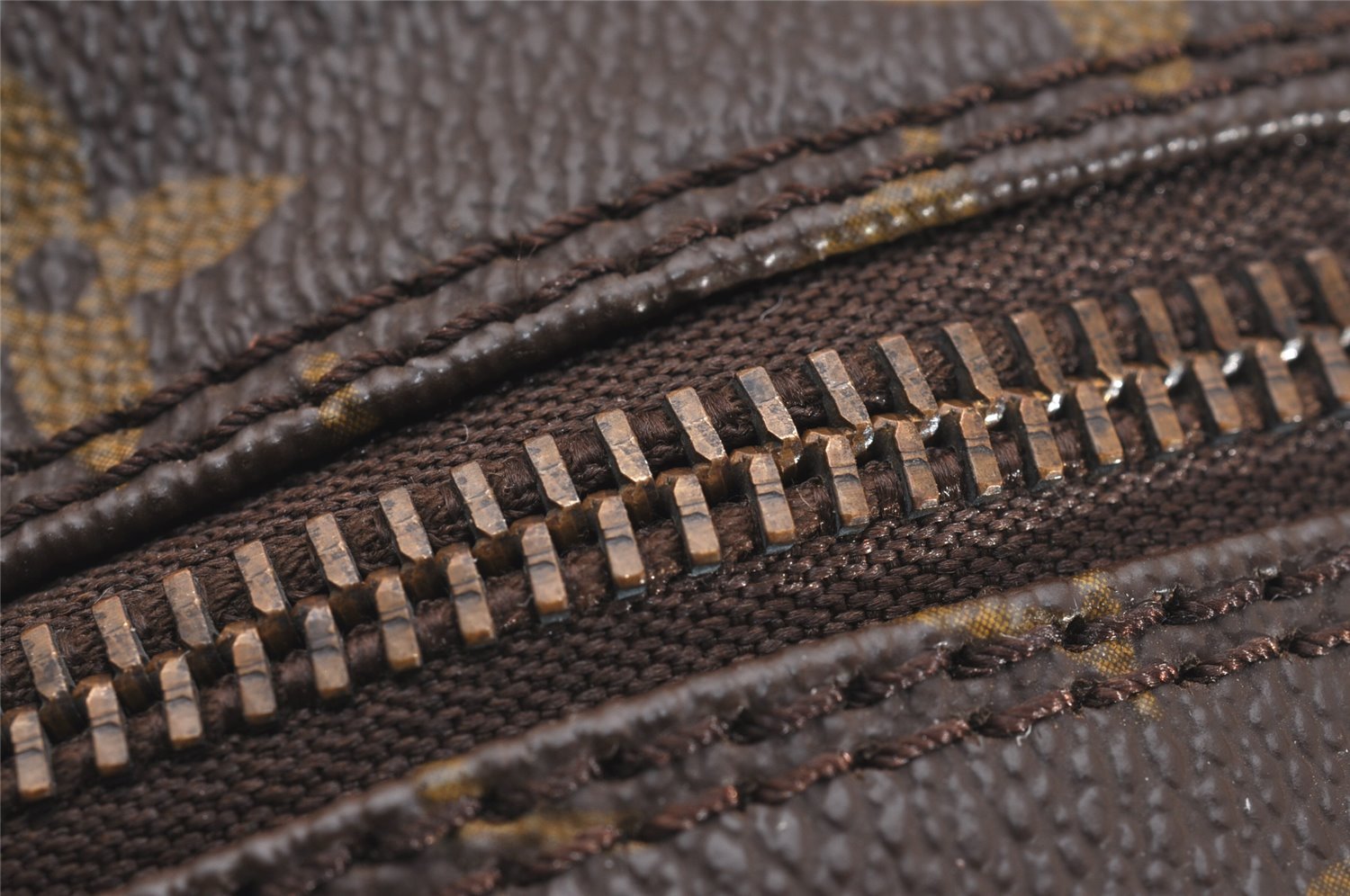 Authentic Louis Vuitton Monogram Nile Shoulder Cross Body Bag Old Model LV 4679J