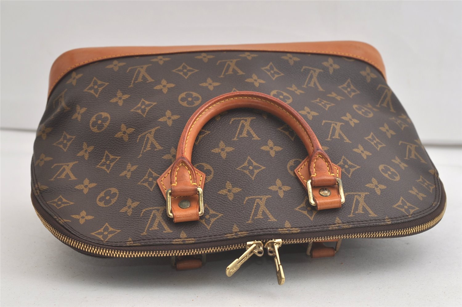 Authentic Louis Vuitton Monogram Alma Hand Bag Purse M51130 LV 4683K