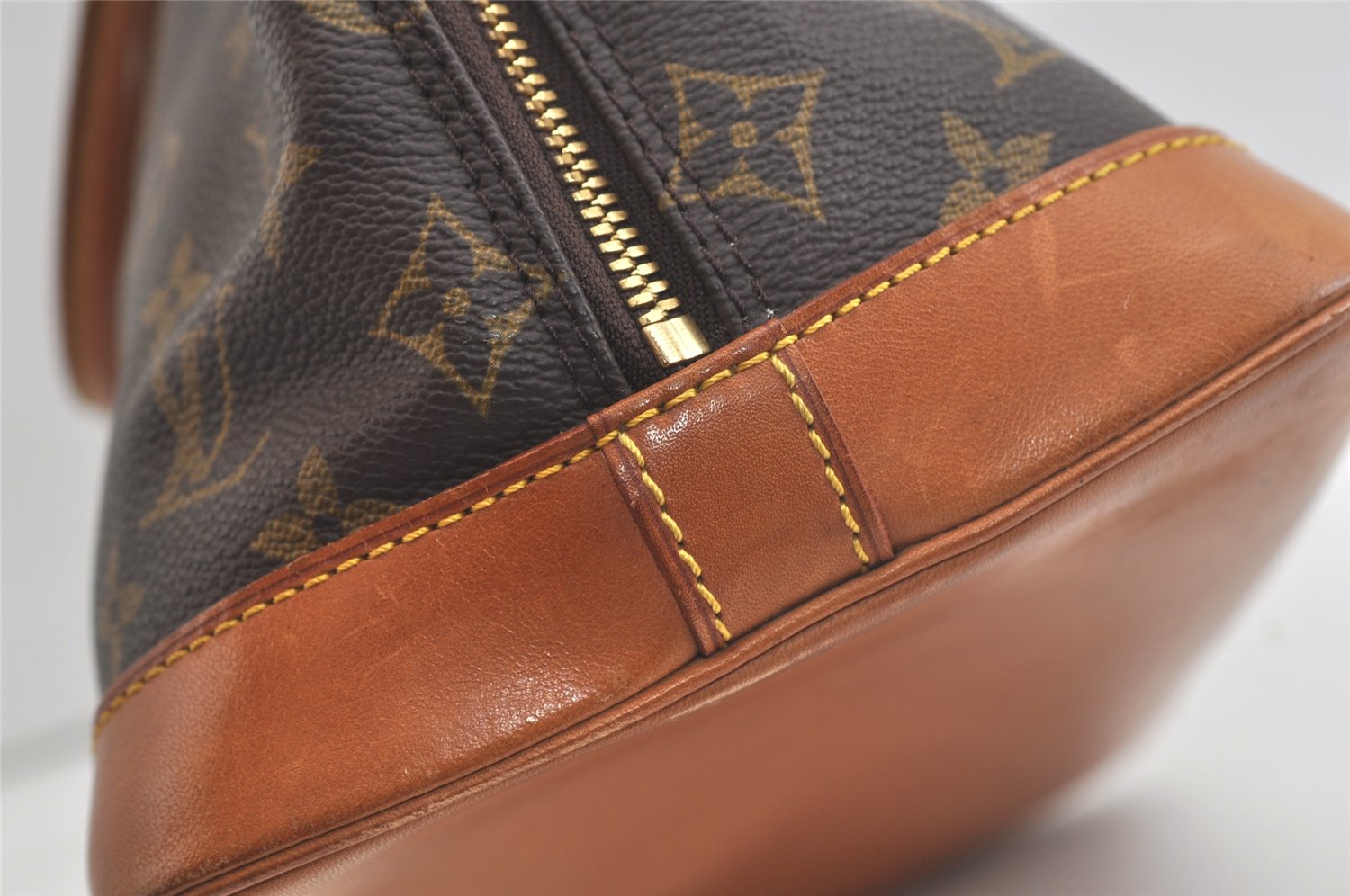 Authentic Louis Vuitton Monogram Alma Hand Bag Purse M51130 LV 4683K