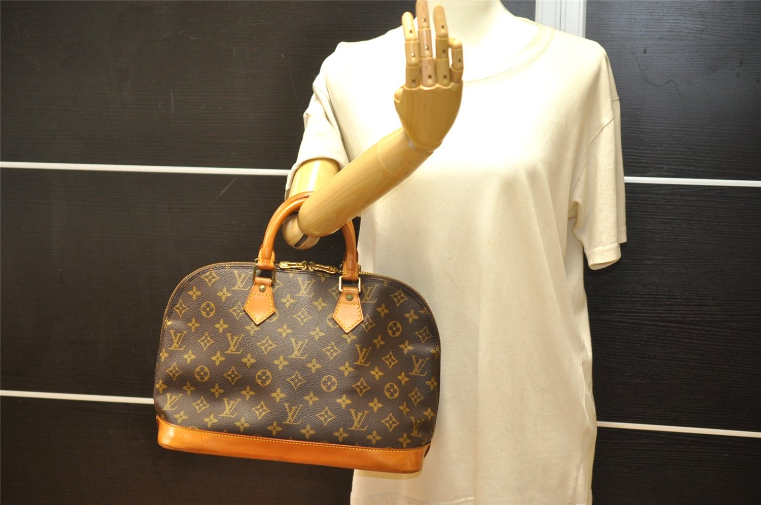 Authentic Louis Vuitton Monogram Alma Hand Bag Purse M51130 LV 4683K