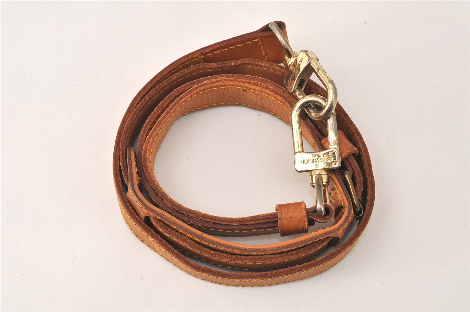 Authentic Louis Vuitton Leather Shoulder Strap Beige 41.3-48.4