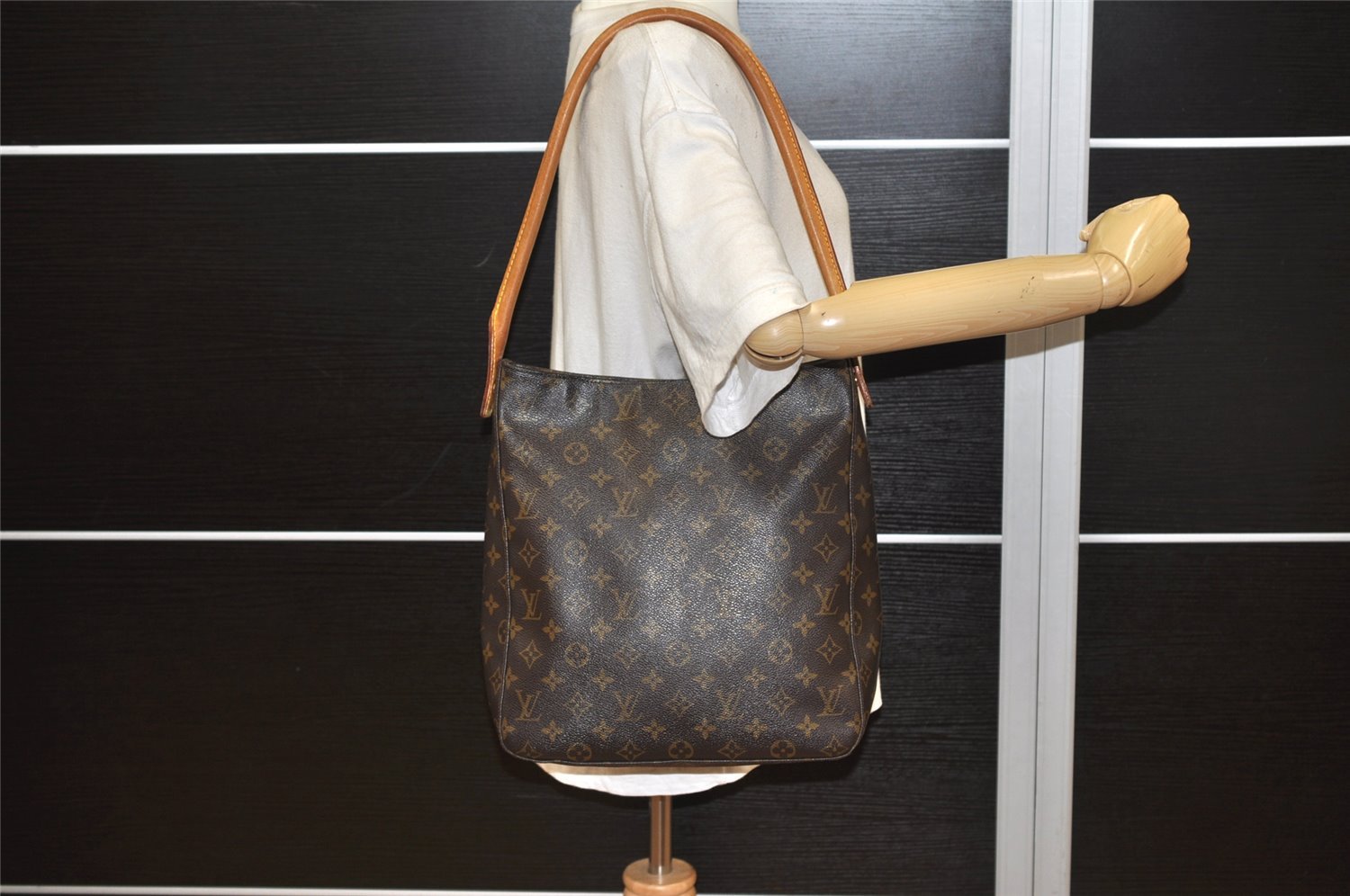 Authentic Louis Vuitton Monogram Looping GM Shoulder Bag M51145 LV 4694K