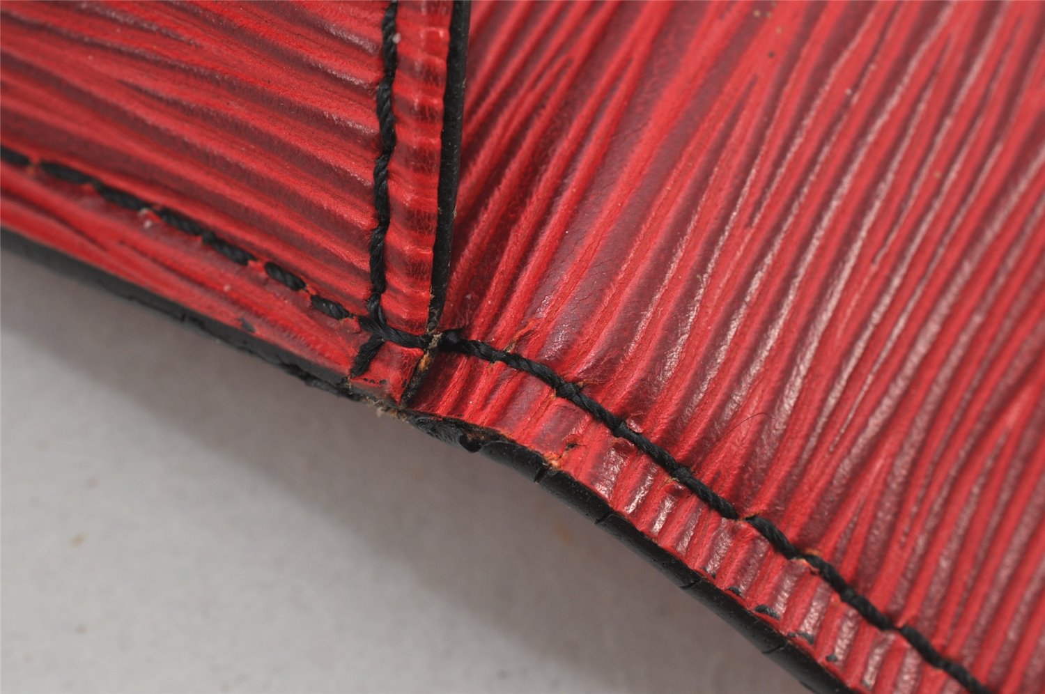 Authentic Louis Vuitton Epi Cartouchiere MM Shoulder Cross Bag M52247 Red 4696K