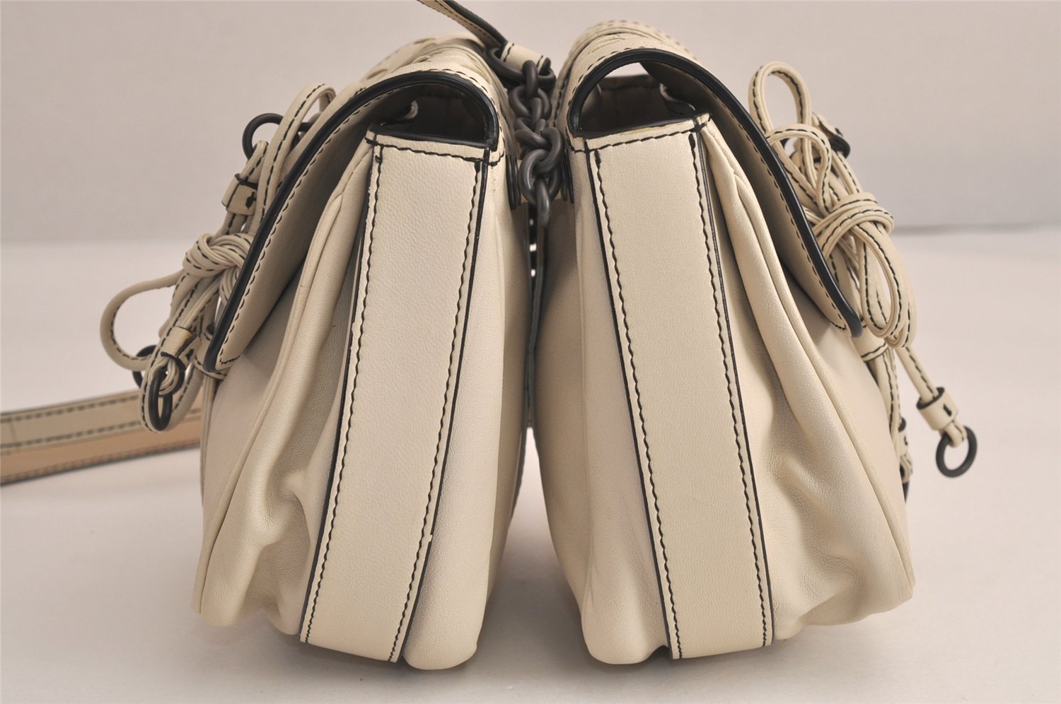 Authentic BOTTEGA VENETA Intrecciato Leather Shoulder Cross Body Bag White 4696M