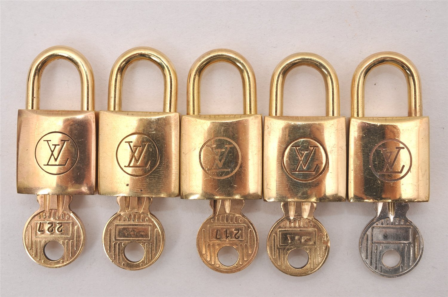 Authentic Louis Vuitton Padlock and Keys 10Set Old Model LV 4698J