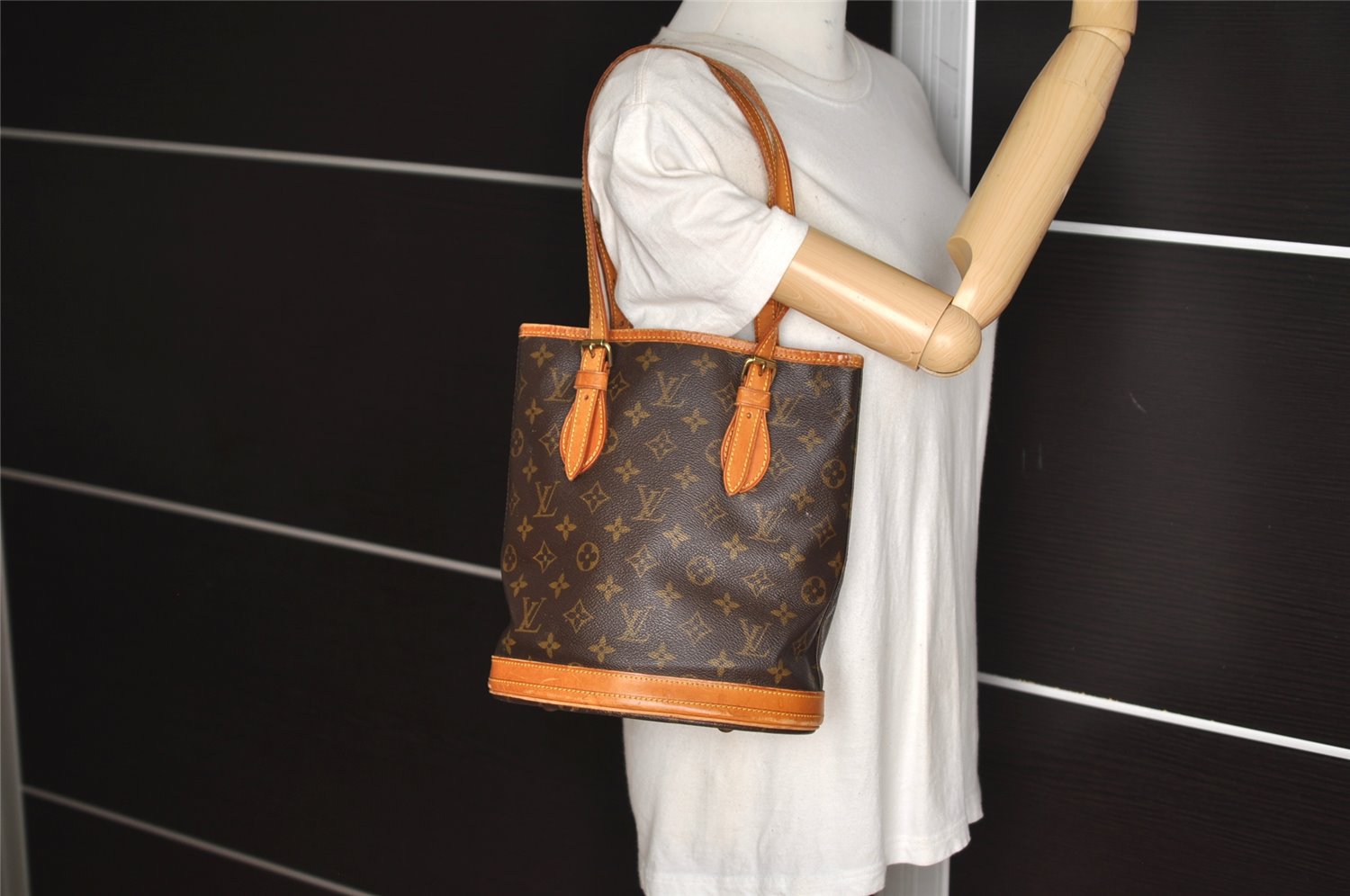 Authentic Louis Vuitton Monogram Bucket PM Shoulder Tote Bag M42238 Junk 4703J