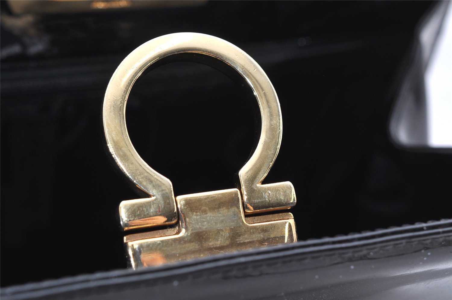 Authentic Salvatore Ferragamo Gancini Enamel Chain Shoulder Bag Black Junk 4706K