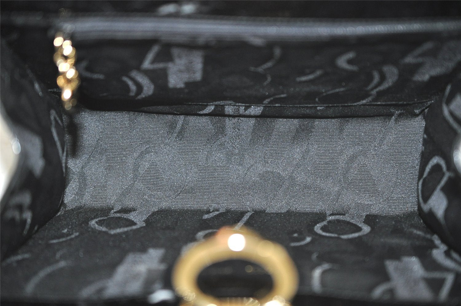 Authentic Salvatore Ferragamo Gancini Enamel Chain Shoulder Bag Black Junk 4706K