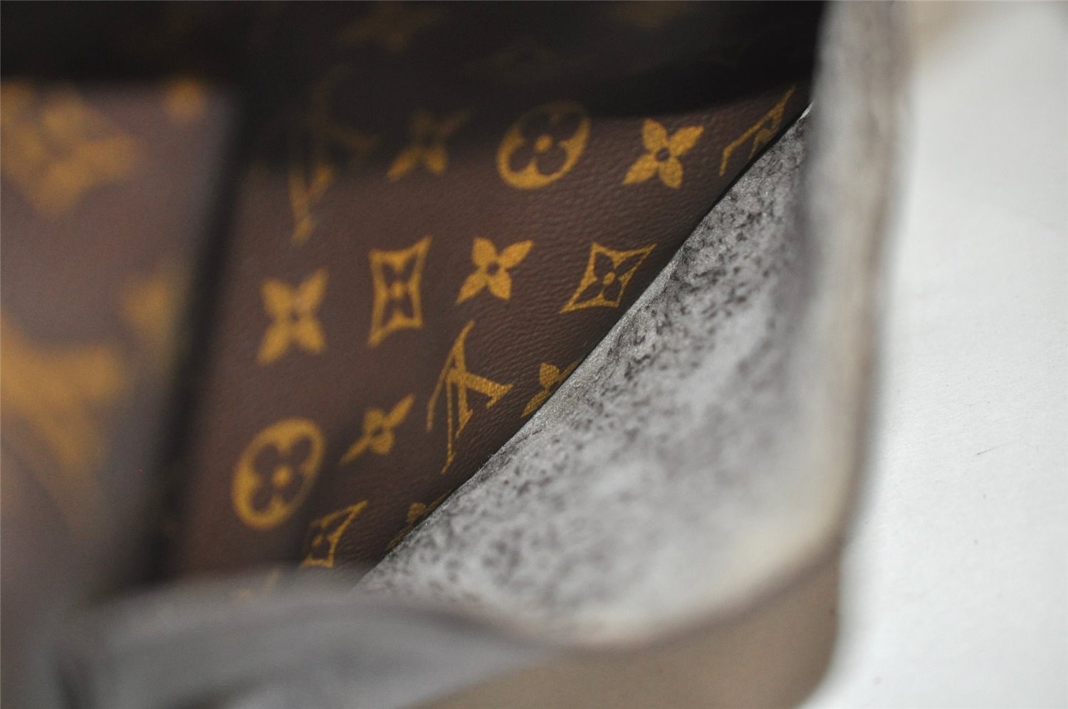 Authentic Louis Vuitton Monogram Saint Cloud GM M51242 Shoulder Cross Bag 4707J