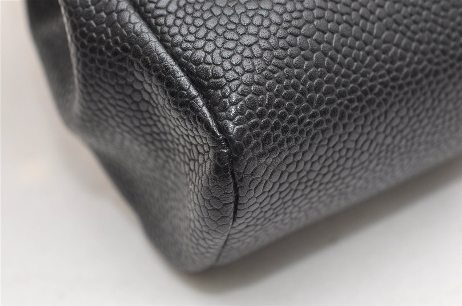 Authentic CHANEL Caviar Skin CC Logo Cosmetic Pouch Purse Black Junk 4714K