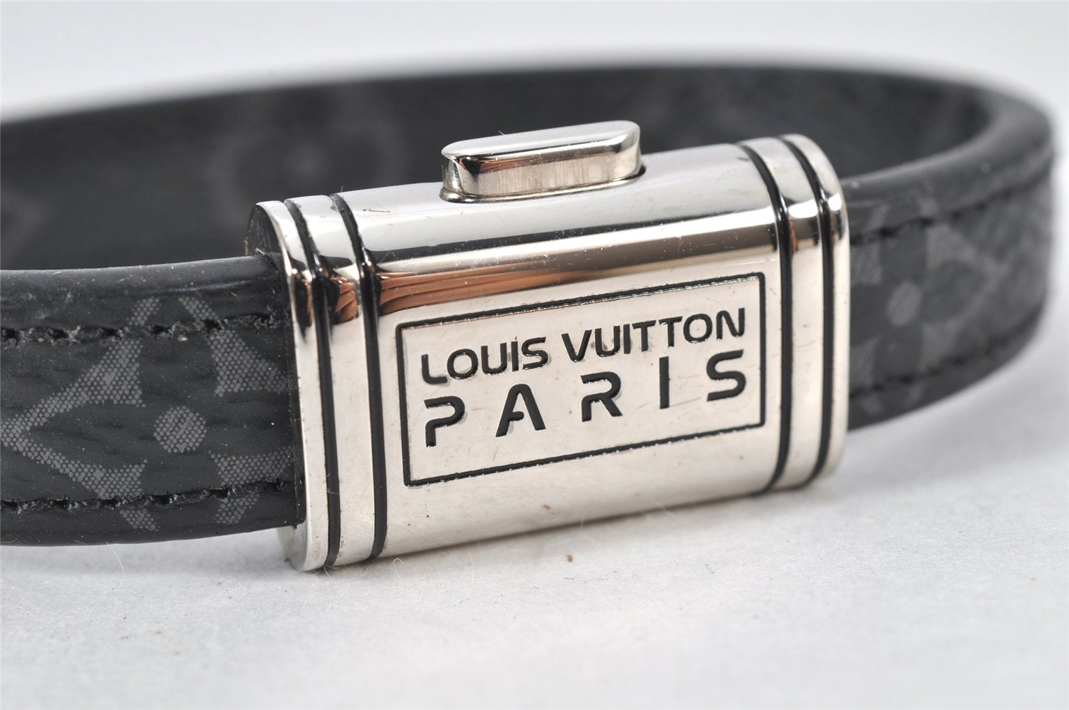 Authentic Louis Vuitton Monogram Eclipse Bracelet Clip It Black MP215E LV 4715K