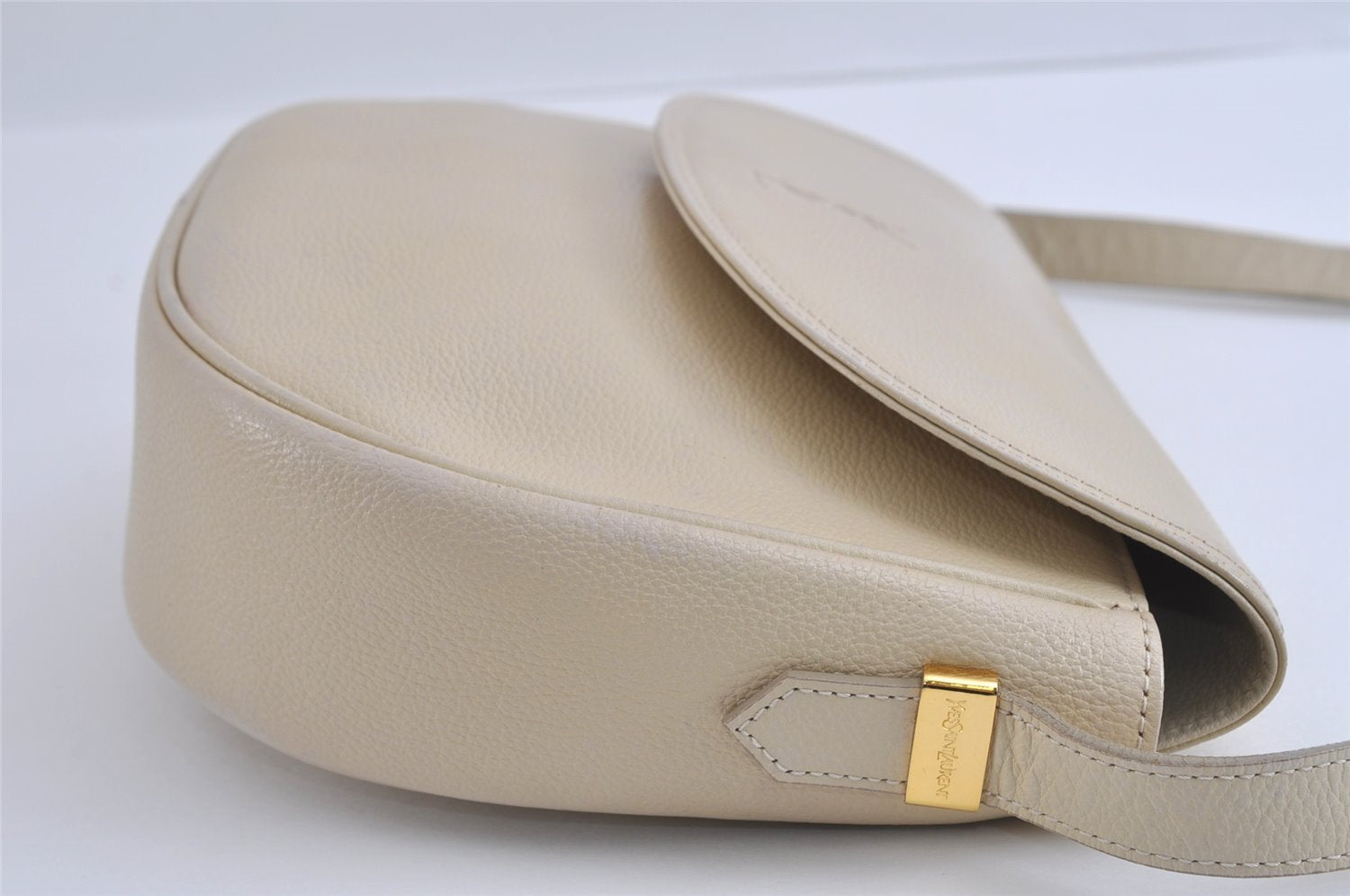 Authentic YVES SAINT LAURENT Shoulder Cross Body Bag Purse Leather White 4717I