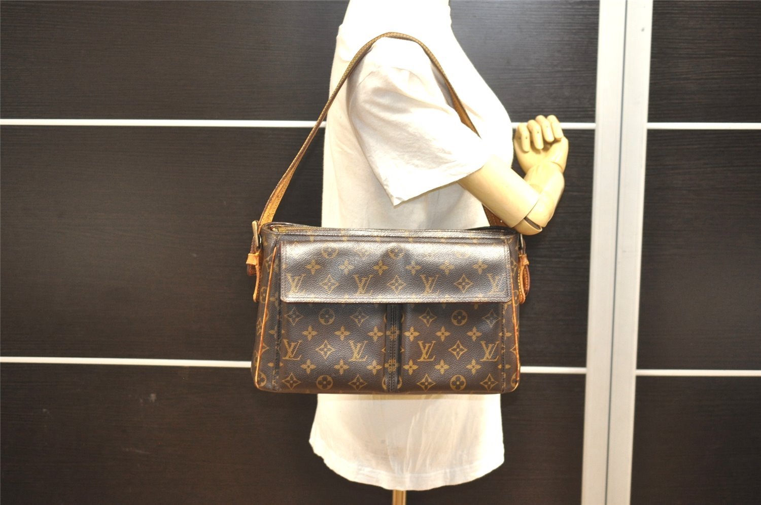 Authentic Louis Vuitton Monogram Viva Cite GM Shoulder Bag M51163 LV 4722I