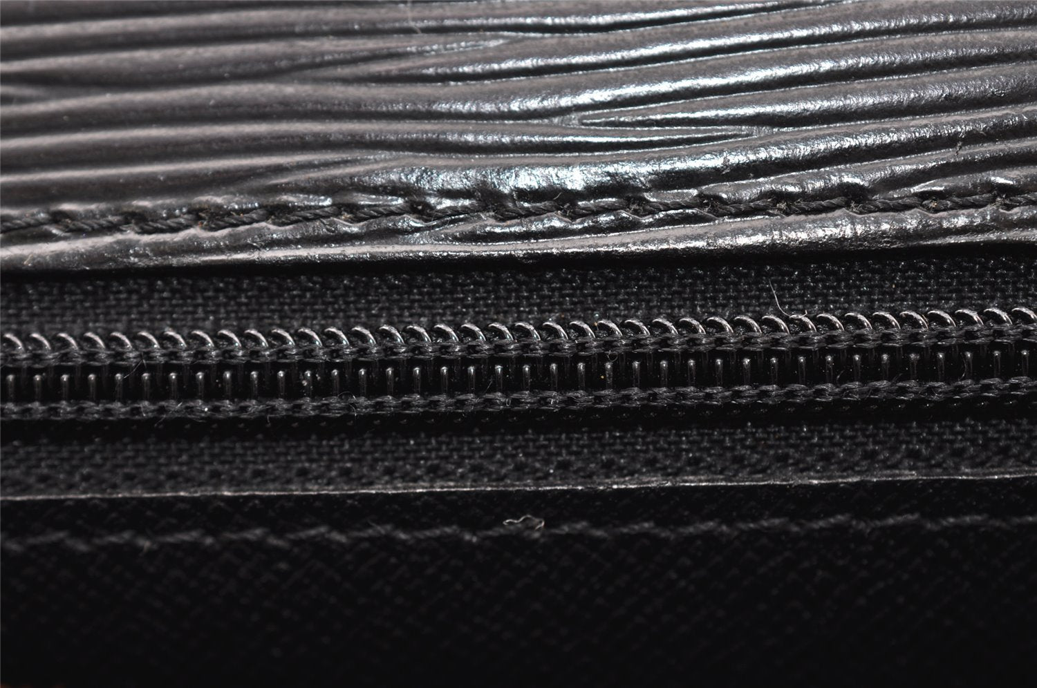 Authentic Louis Vuitton Epi Chaillot Clutch Hand Bag Black M52542 LV 4724I