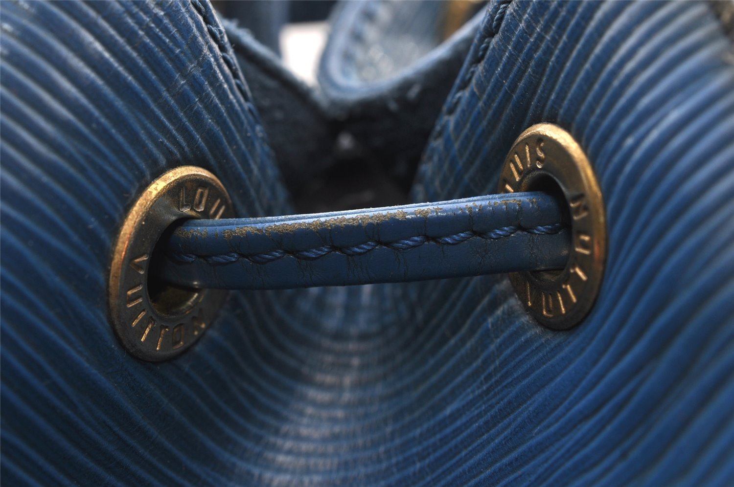 Authentic Louis Vuitton Epi Petit Noe Shoulder Drawstring Bag M44105 Blue 4736I