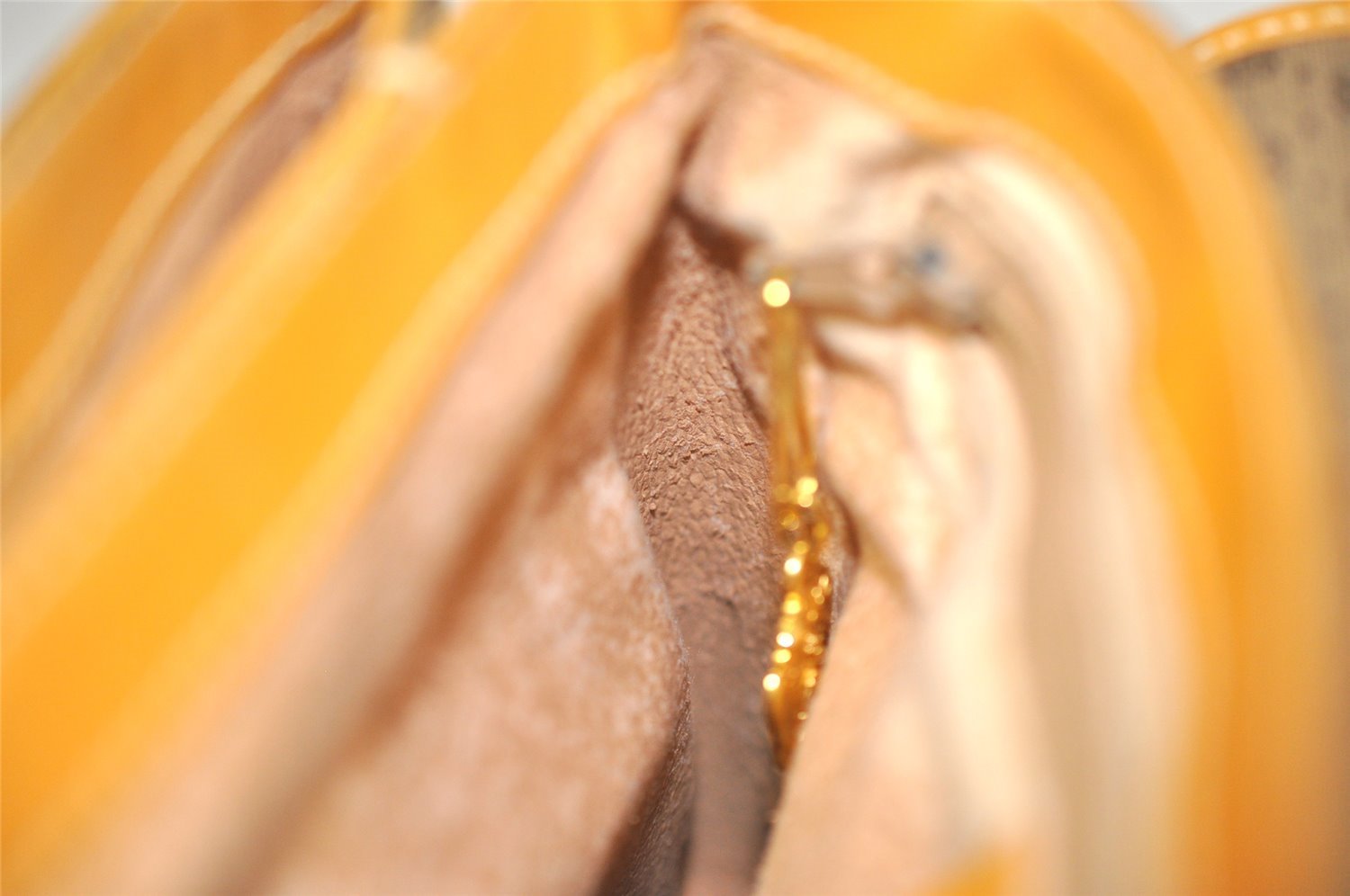 Authentic GUCCI Micro GG PVC Leather Shoulder Cross Body Bag Purse Brown 4738I