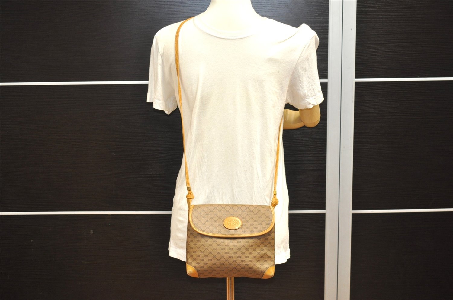 Authentic GUCCI Micro GG PVC Leather Shoulder Cross Body Bag Purse Brown 4738I