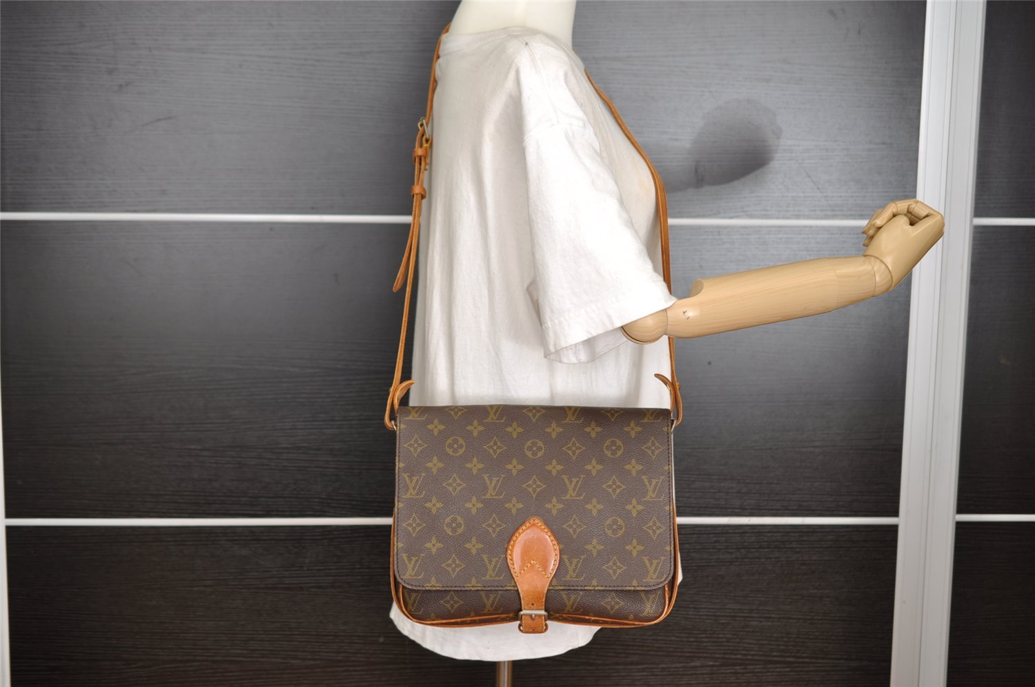 Authentic Louis Vuitton Monogram Cartouchiere GM Shoulder Bag Old Model 4745I