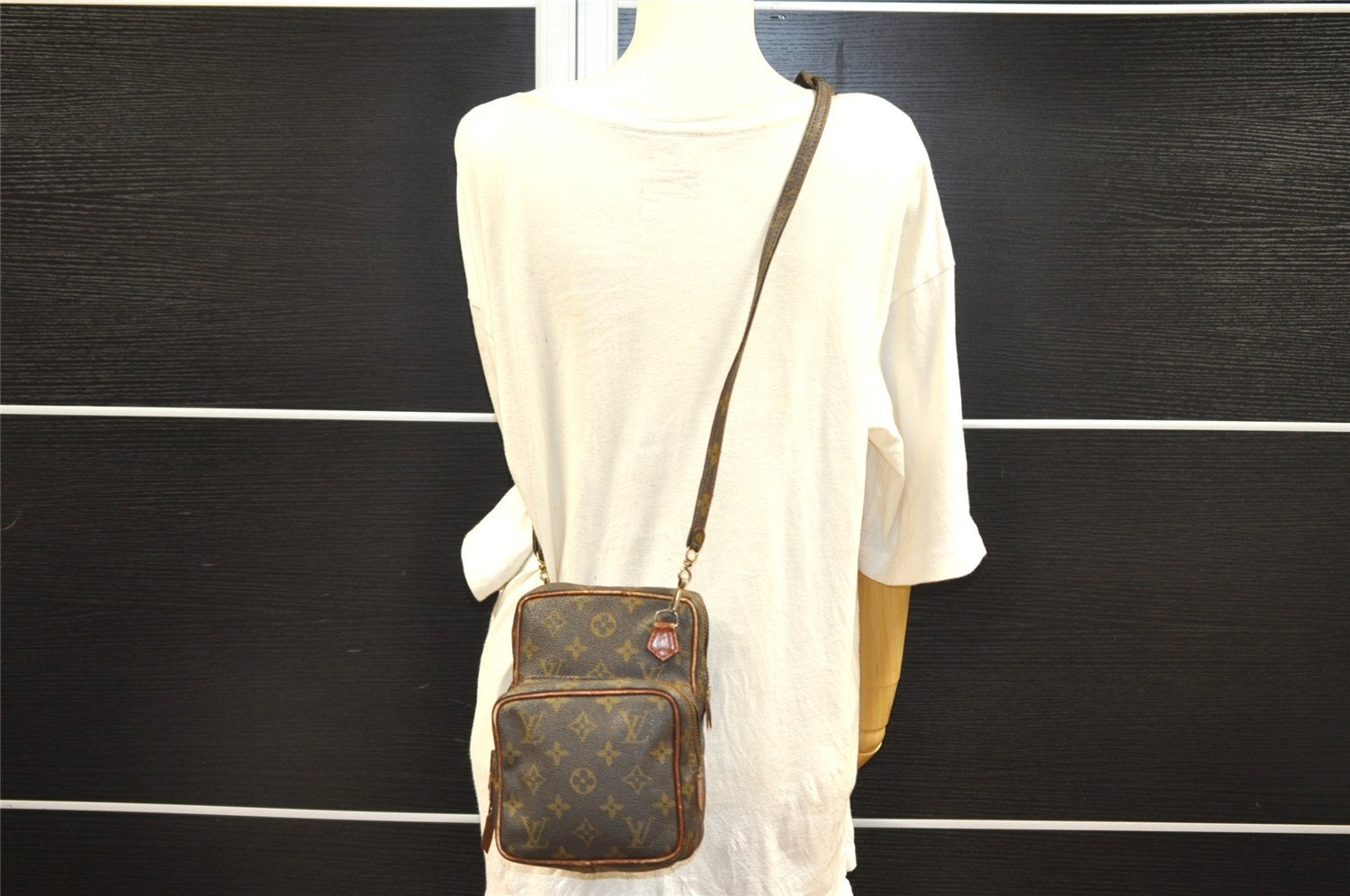 Authentic Louis Vuitton Monogram Amazone Shoulder Cross Body Bag Old Model 4749I