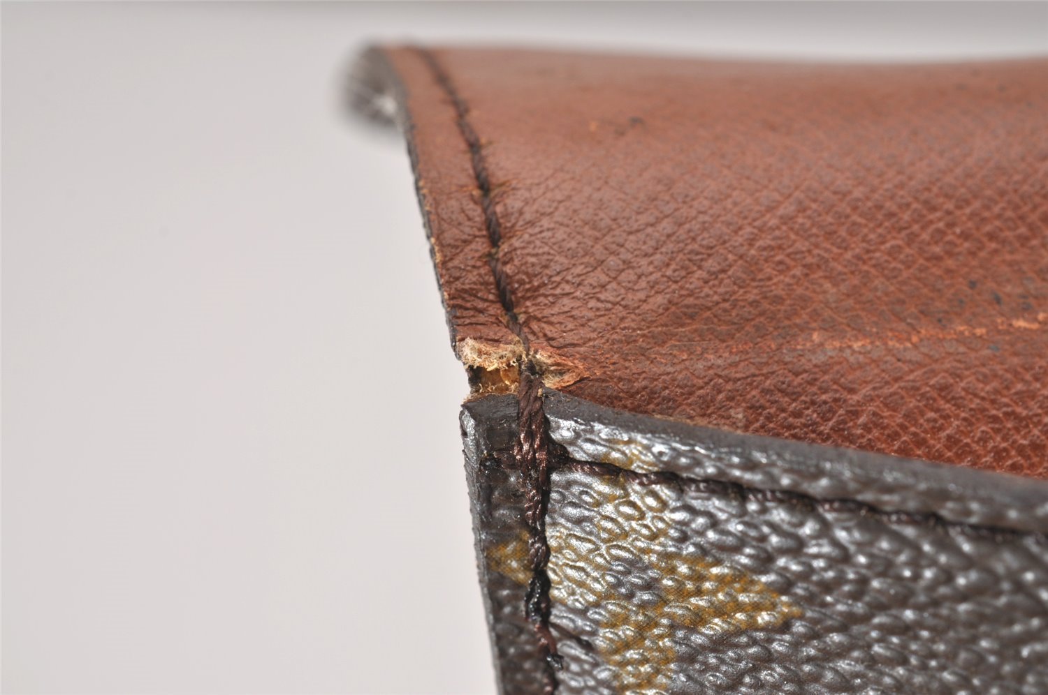 Authentic Louis Vuitton Monogram Saint Cloud GM M51242 Shoulder Cross Bag 4752I