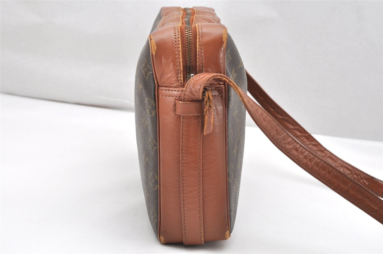 Authentic Louis Vuitton Monogram Sac Bandouliere 35 Shoulder Bag Old Model 4759K