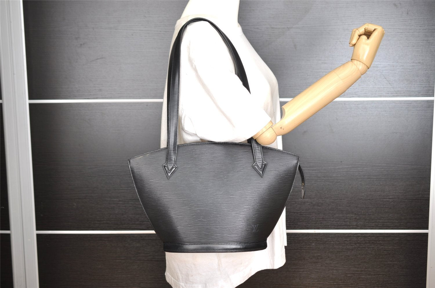 Louis Vuitton Epi Saint Jacques Poignet Long Shoulder Bag Black M52332 LV 4760I