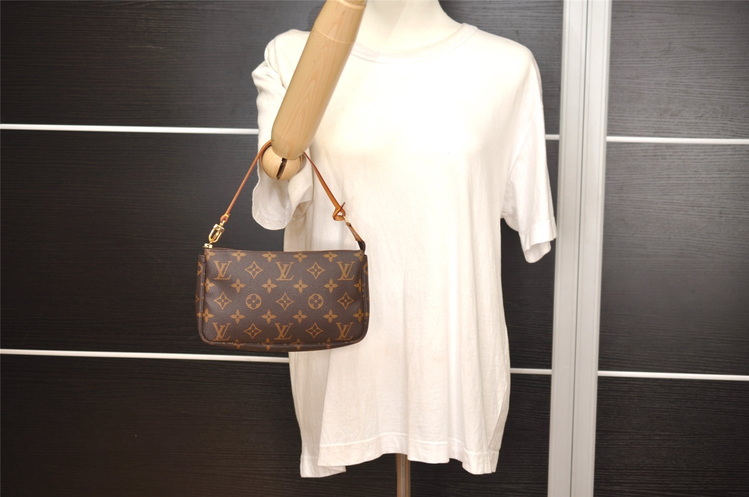 Authentic Louis Vuitton Monogram Pochette Accessoires Pouch M51980 LV 4763J