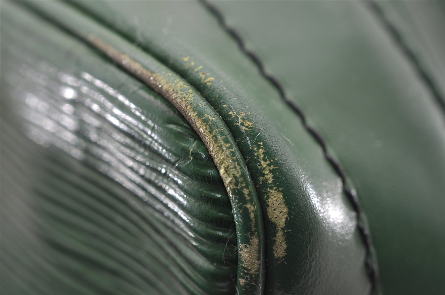 Authentic Louis Vuitton Epi Noe Shoulder Drawstring Bag Green M44004 LV 4768I