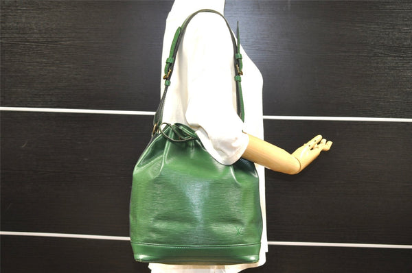Authentic Louis Vuitton Epi Noe Shoulder Drawstring Bag Green M44004 LV 4768I