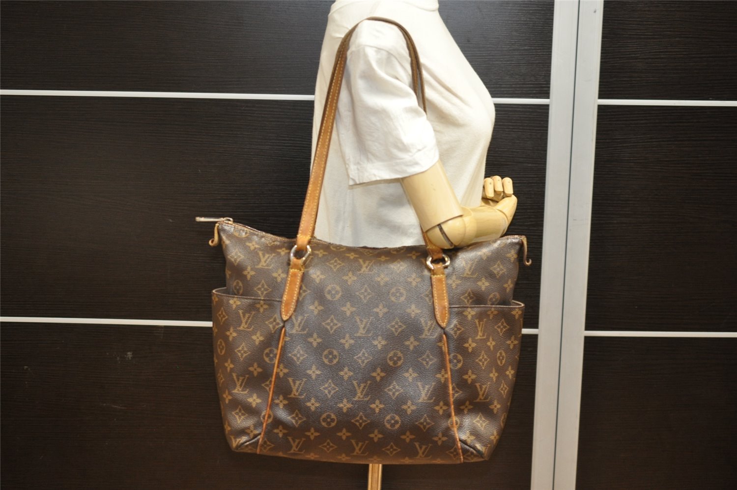 Authentic Louis Vuitton Monogram Totally MM Shoulder Tote Bag M41015 LV 4771I