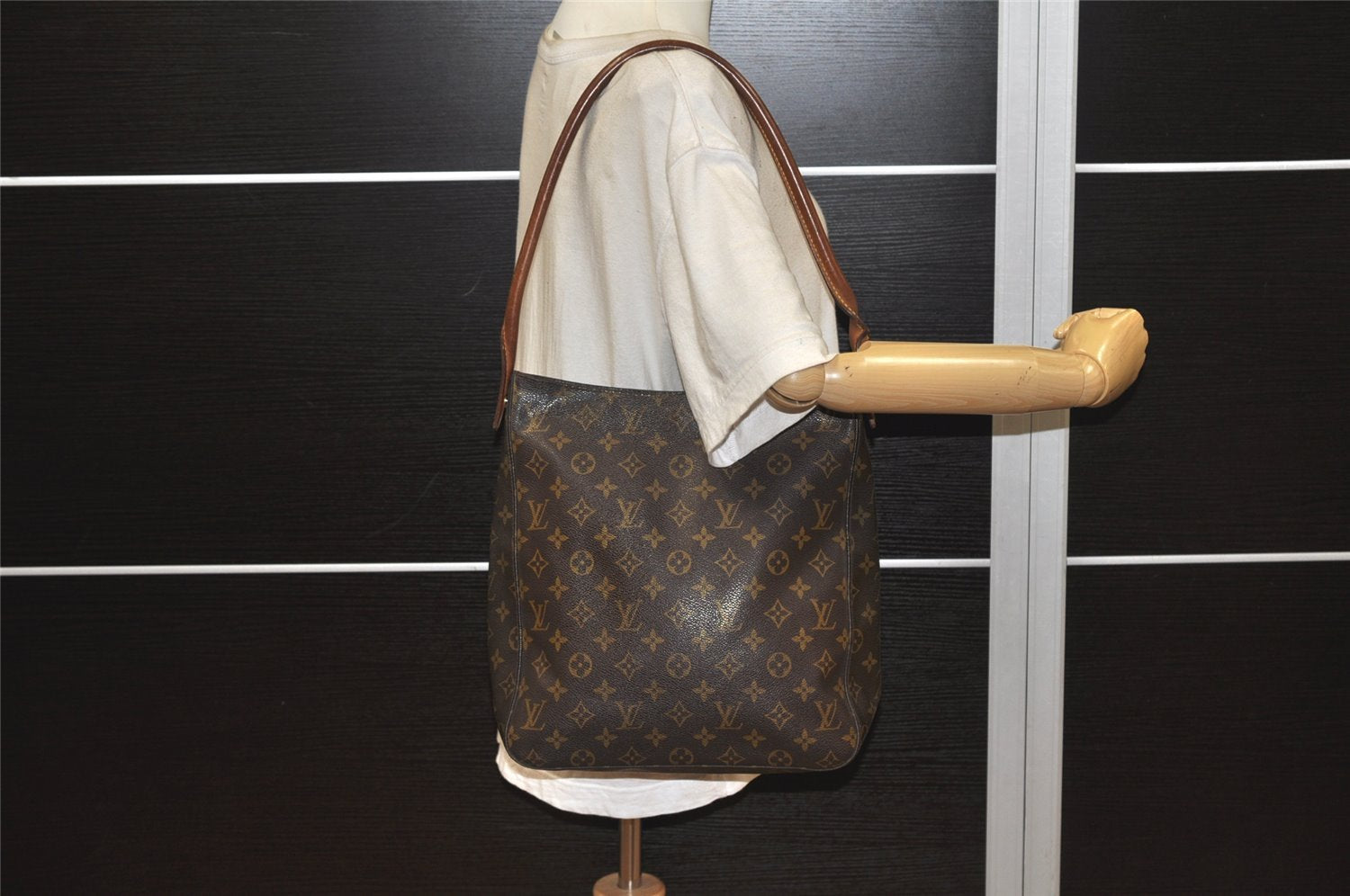 Authentic Louis Vuitton Monogram Looping GM Shoulder Bag M51145 LV 4781K