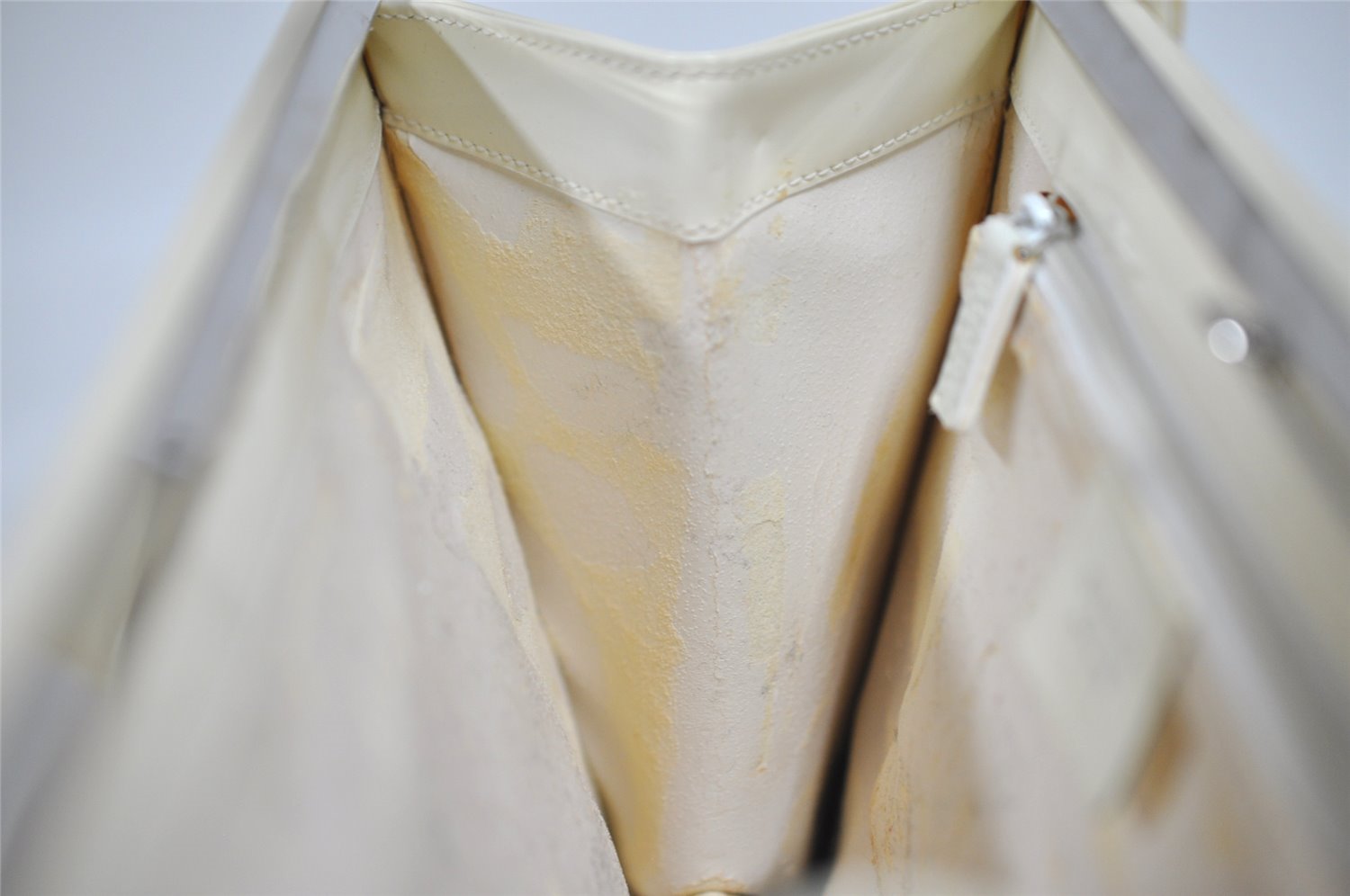 Authentic GUCCI Vintage Shoulder Hand Bag Purse Enamel 0013117 White Junk 4793I