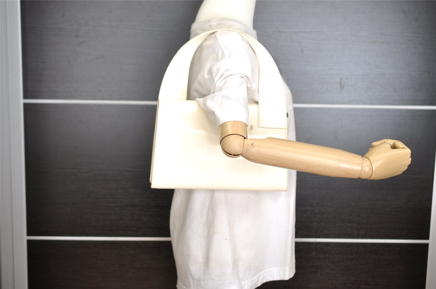 Authentic GUCCI Vintage Shoulder Hand Bag Purse Enamel 0013117 White Junk 4793I