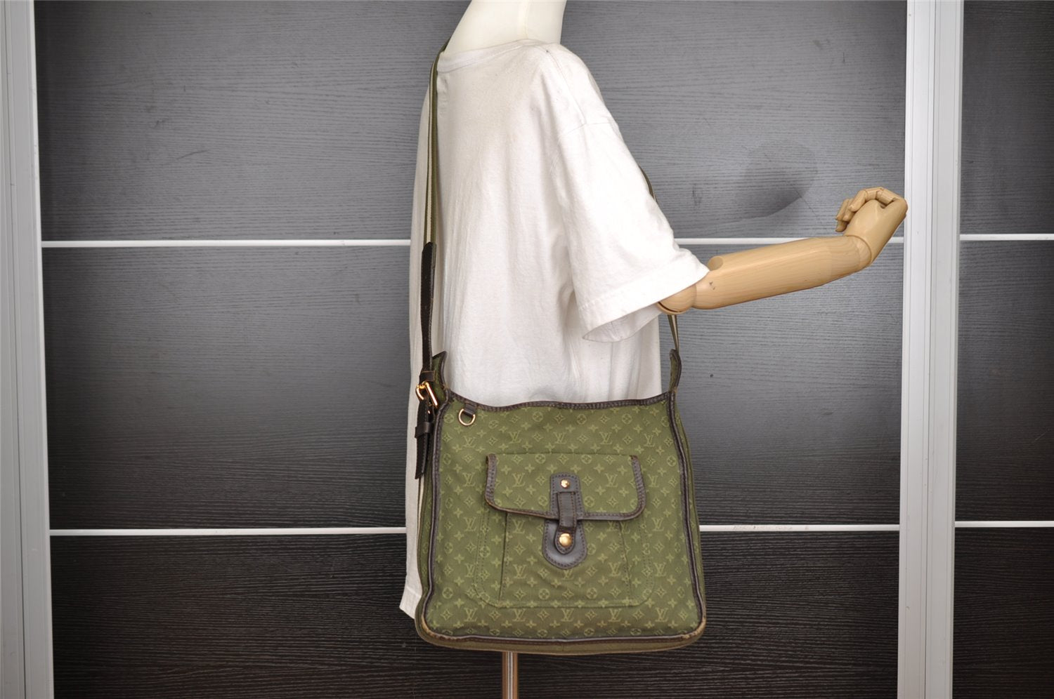 Authentic Louis Vuitton Monogram Mini Besace Mary Kate Shoulder Bag Green 4814I