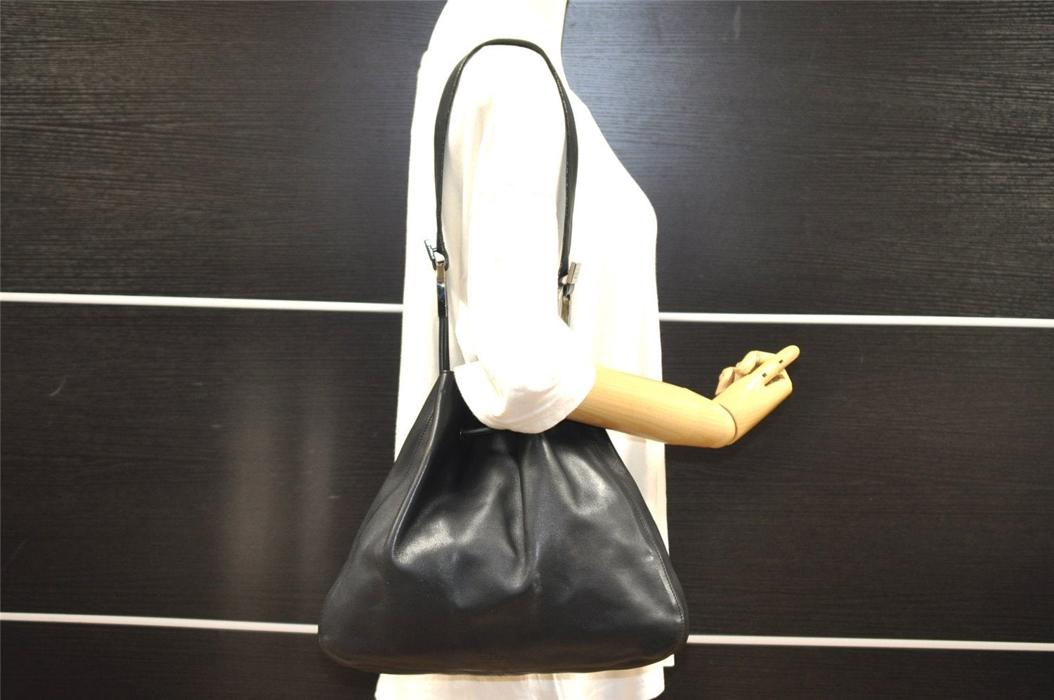 Authentic GUCCI Vintage Shoulder Bag Purse Leather 0013746 Black 4856I