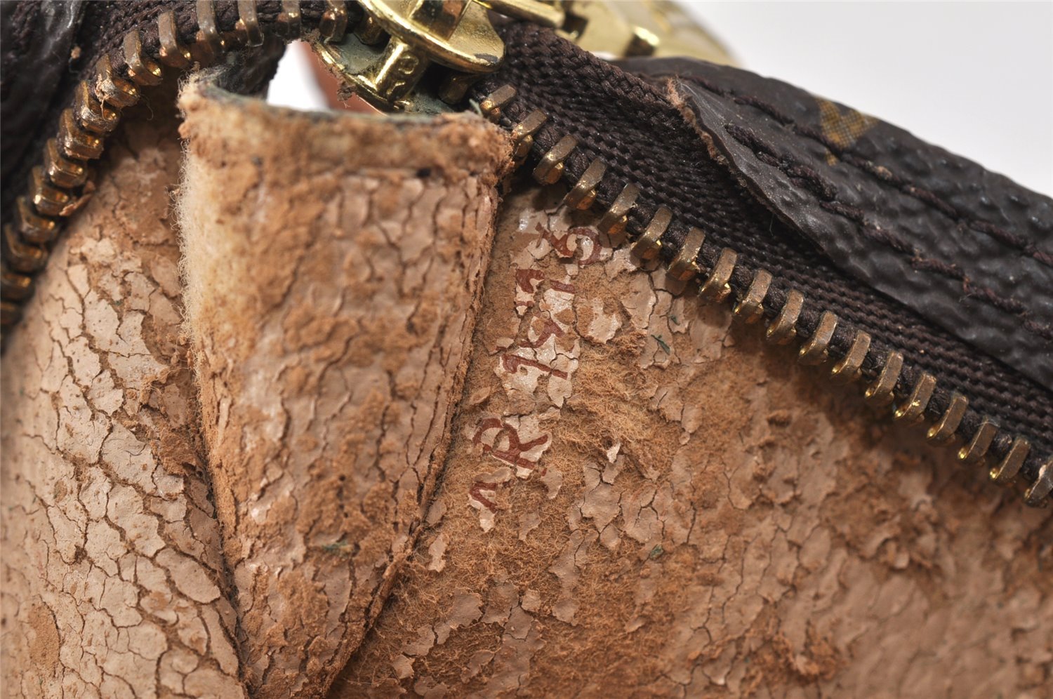 Authentic Louis Vuitton Monogram Pouch For Bucket GM LV Junk 4859K