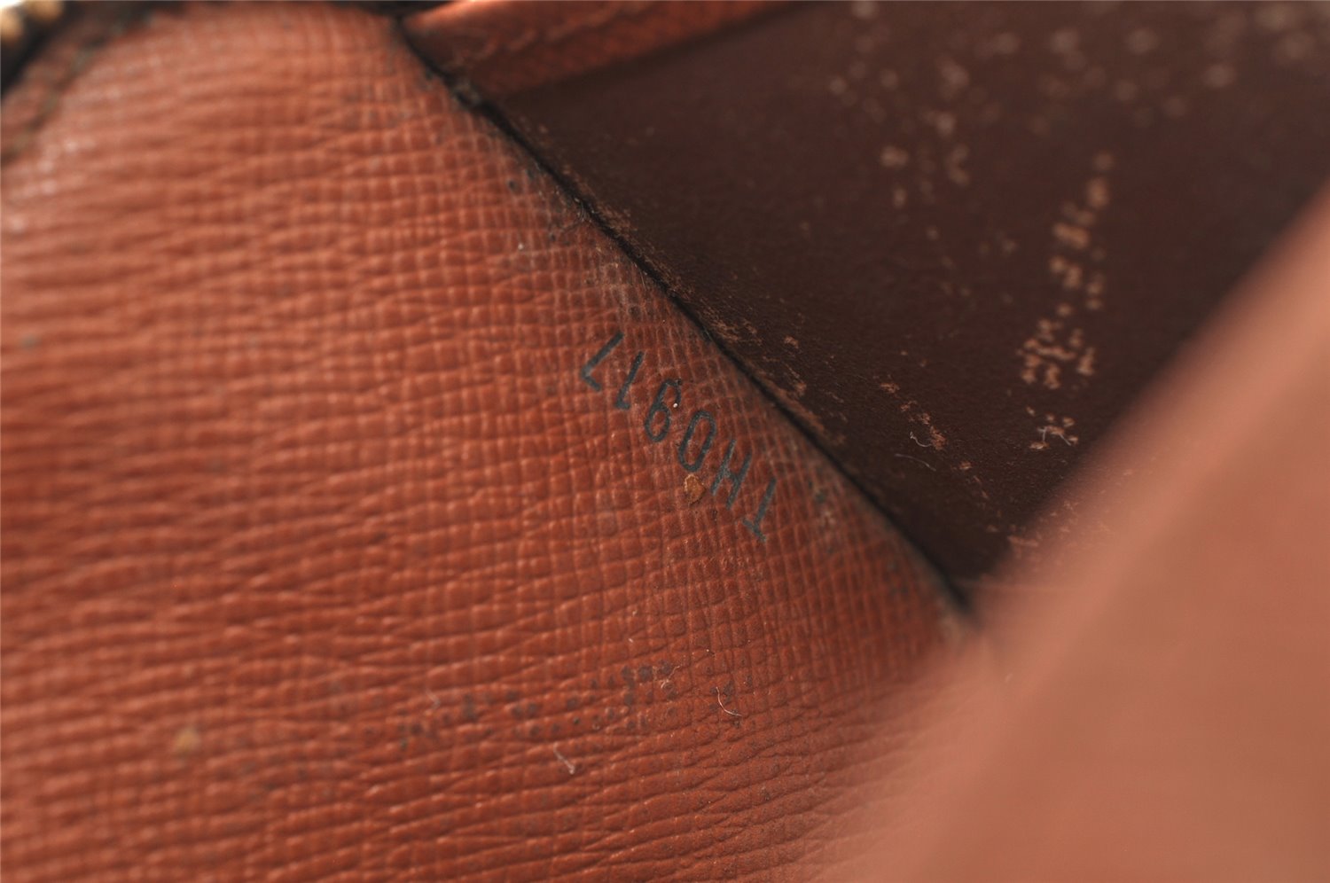 Authentic Louis Vuitton Monogram Pochette 6 Cles Key Case Holder M62610 LV 4866K