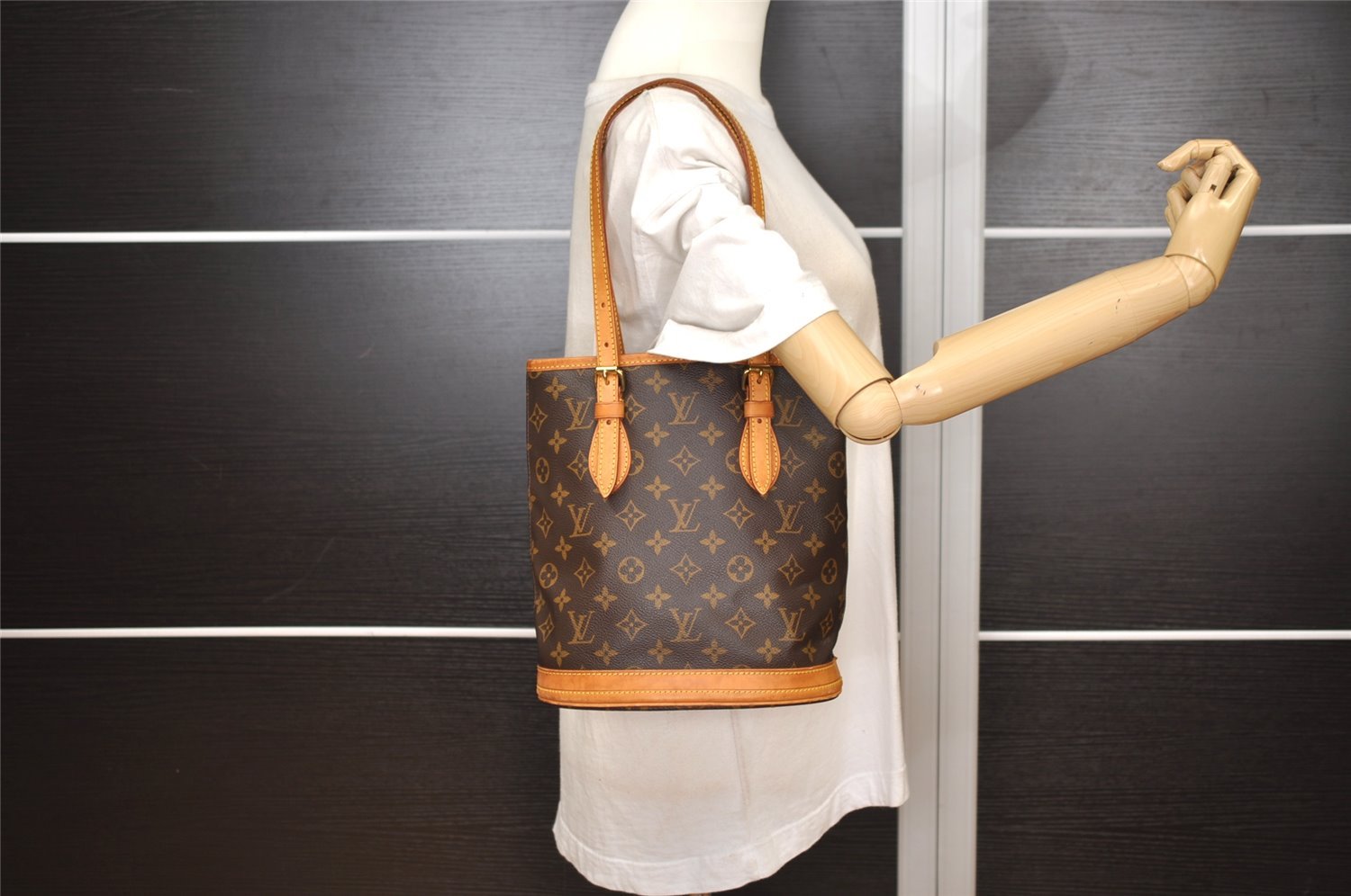 Authentic Louis Vuitton Monogram Bucket PM Shoulder Tote Bag M42238 LV 4869J