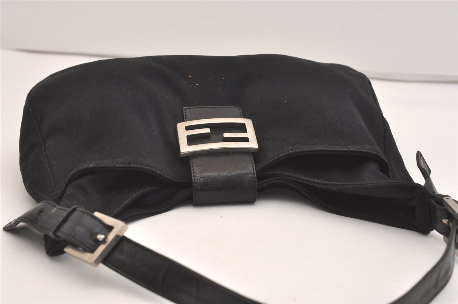 Authentic FENDI Vintage Shoulder Hand Bag Purse Jersey Leather Black Junk 4871J