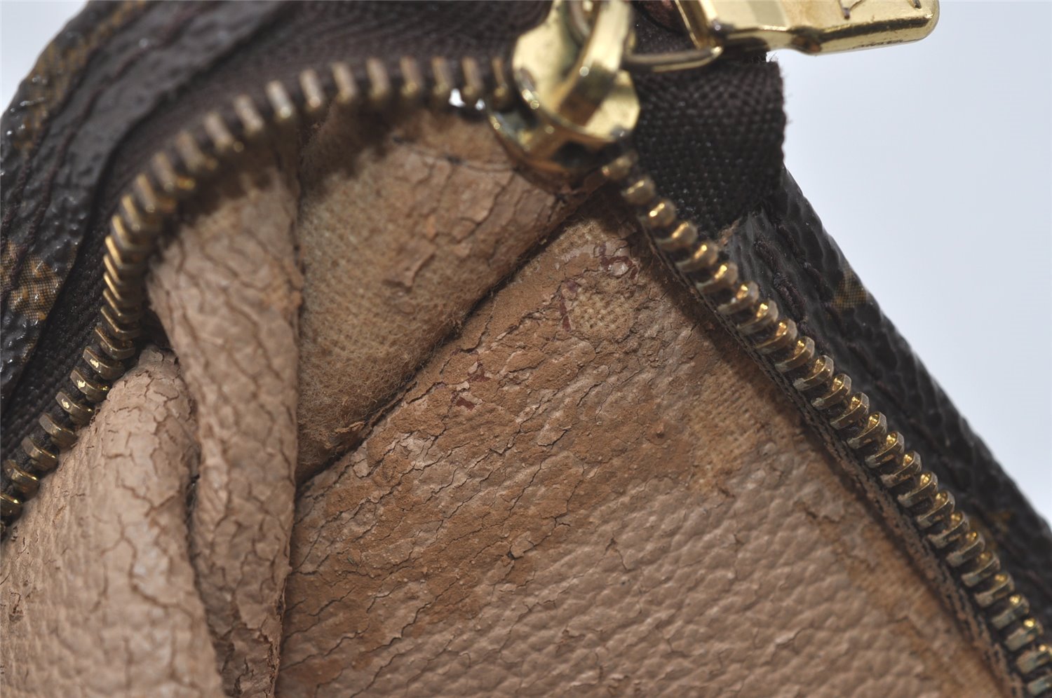 Authentic Louis Vuitton Monogram Pouch For Bucket GM LV 4876I