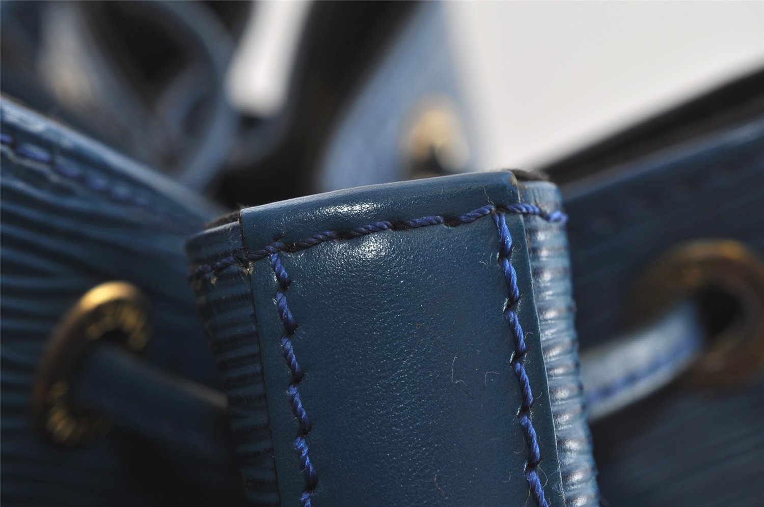 Authentic Louis Vuitton Epi Noe Shoulder Drawstring Bag Blue M44005 LV 4878I