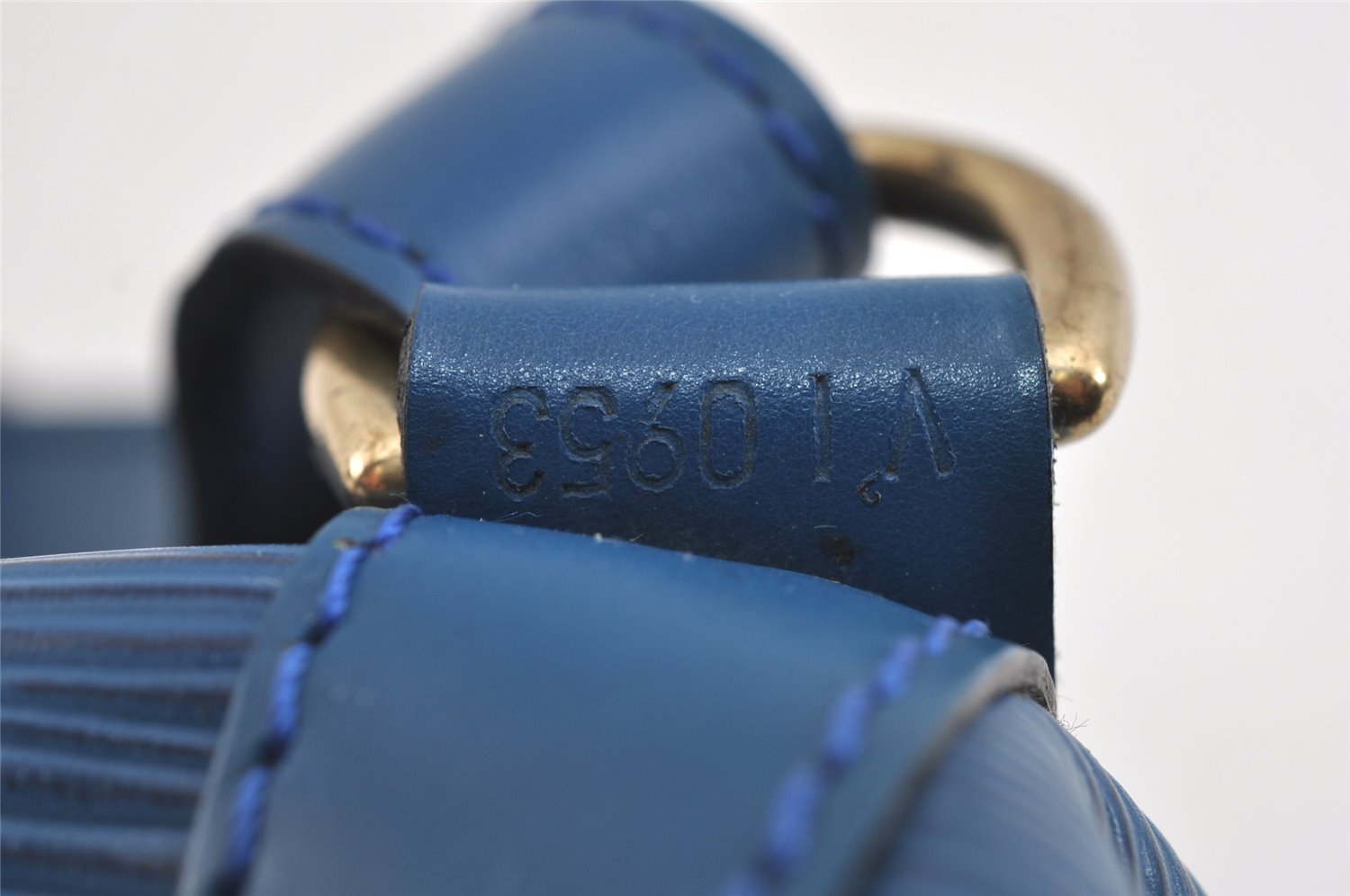 Authentic Louis Vuitton Epi Noe Shoulder Drawstring Bag Blue M44005 LV 4878I