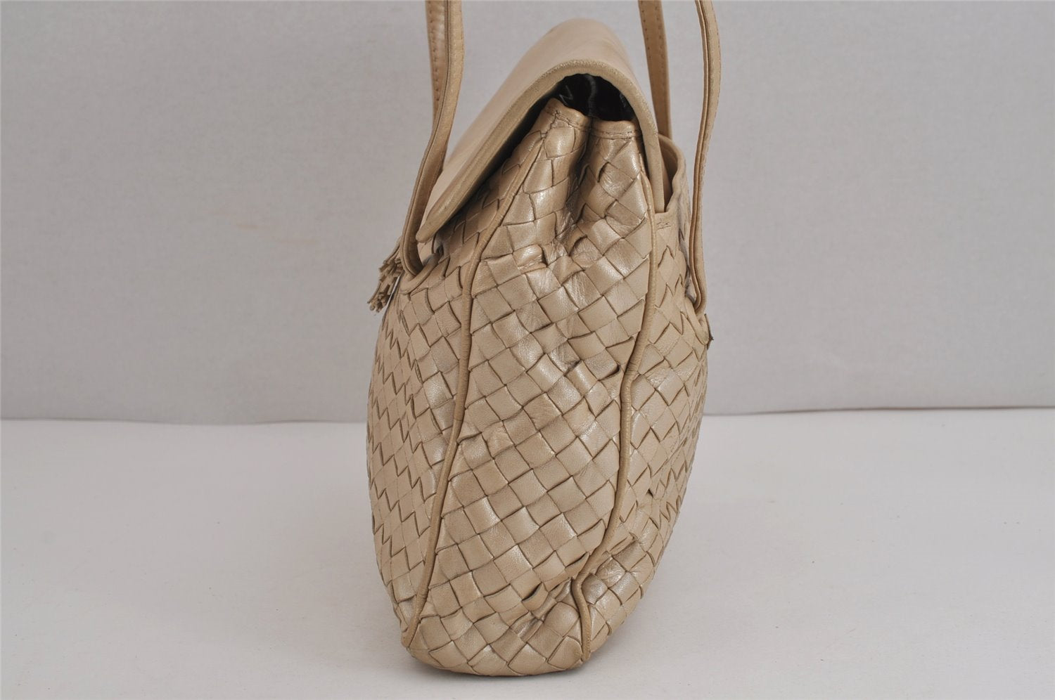 Authentic BOTTEGA VENETA Tassel Intrecciato Leather Shoulder Bag Beige 4892J