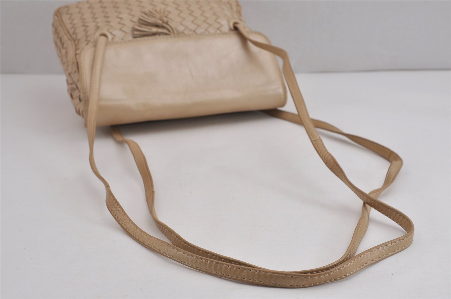 Authentic BOTTEGA VENETA Tassel Intrecciato Leather Shoulder Bag Beige 4892J