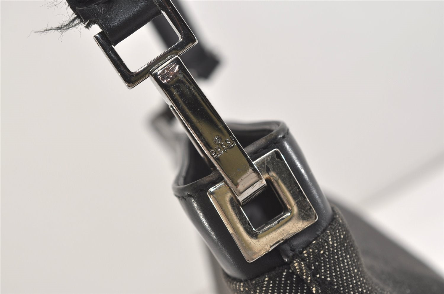 Authentic GUCCI Vintage Shoulder Bag Purse GG Canvas Leather 143745 Black 4896J